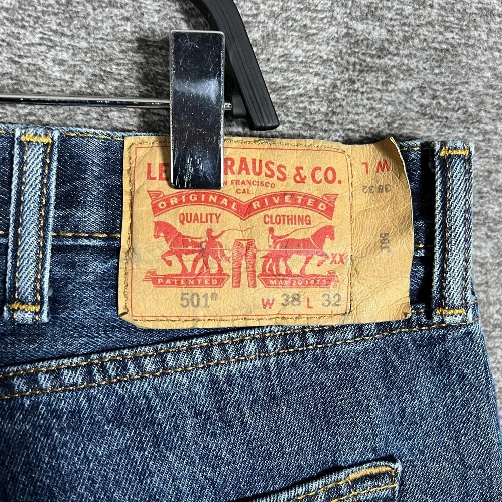 Levis 501 Jeans Mens 38x32‎ Blue Denim Button Fly Straight Leg Classic Fit